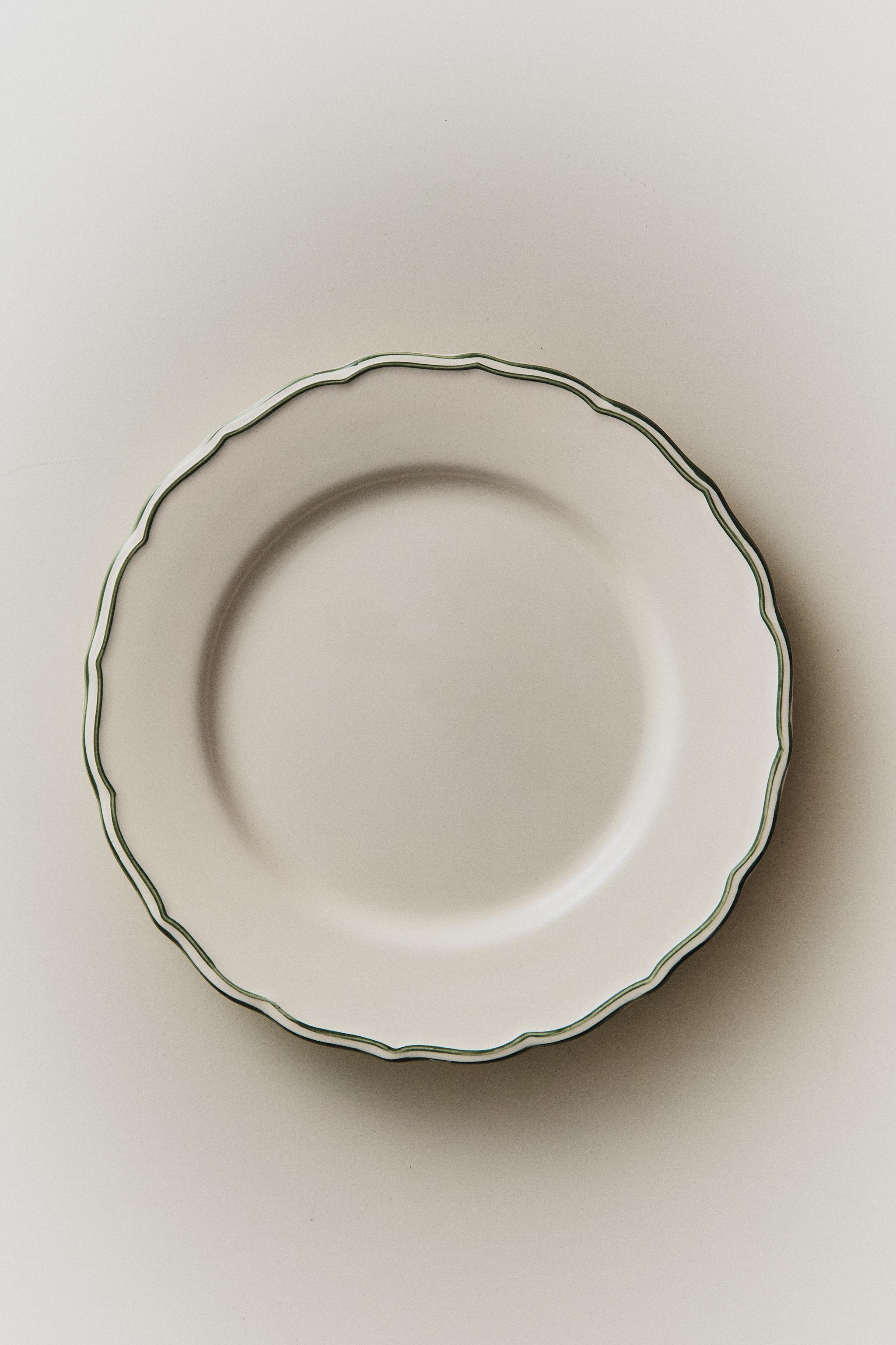 EARTHENWARE DINNER PLATE WITH CONTRASTING RIM